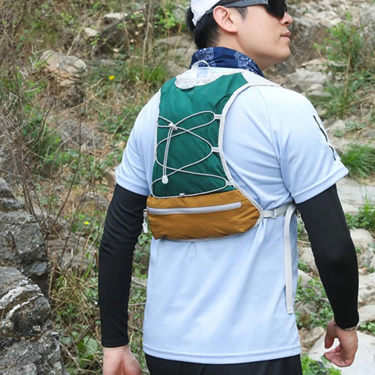 Hydration Vest Pack Backpack with Water Bladder Multi Pockets for Trail Race Mountaineering Lightweight Outdoor Running Gear