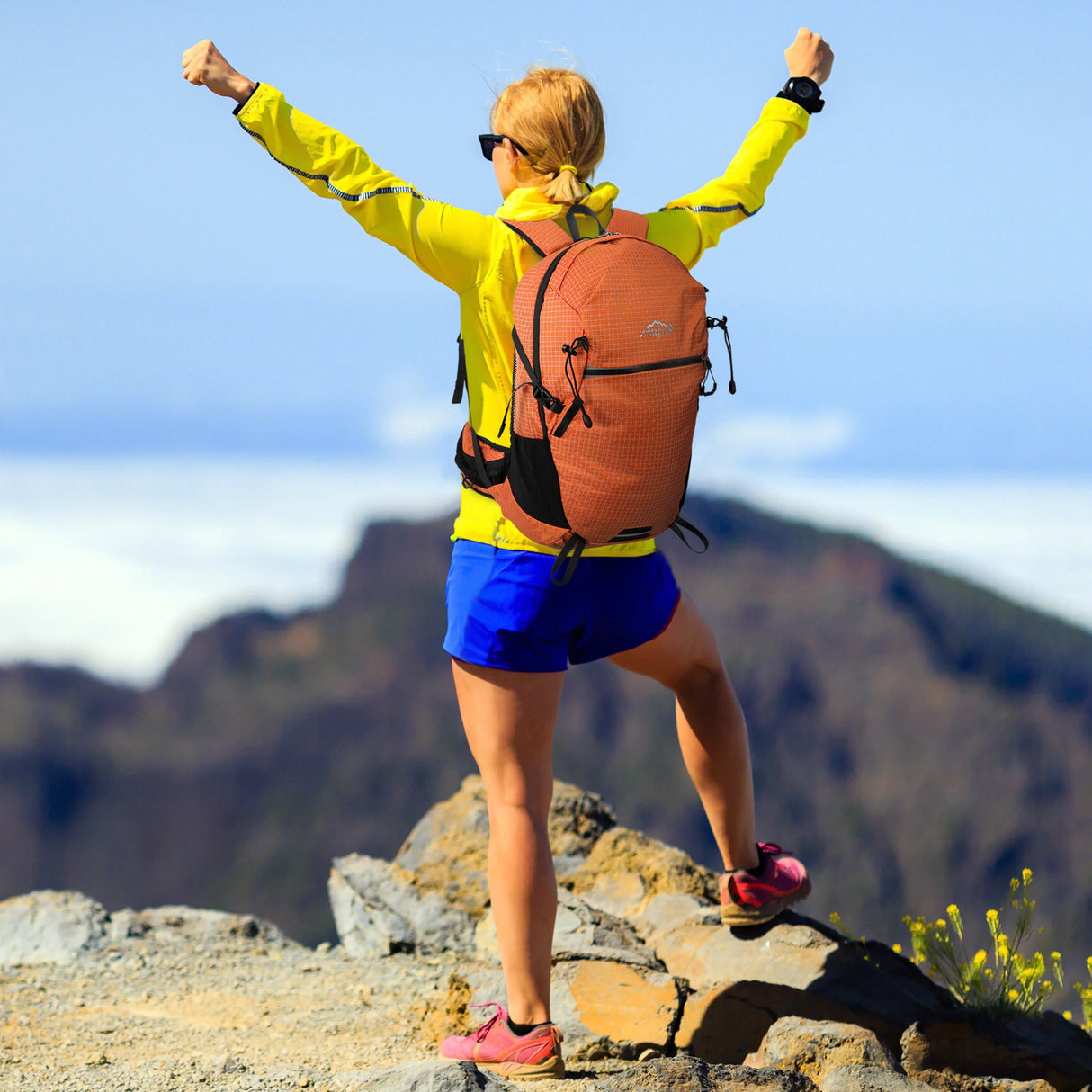 Hydration backpack, 25L hiking backpack, hiking water backpack for men and women lightweight hydration bag, suitable for hiking,