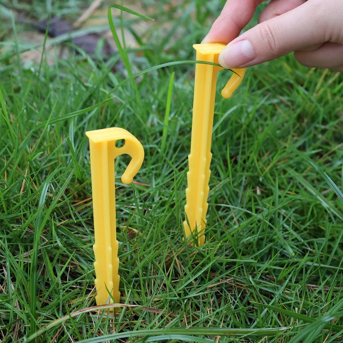 Outdoor Camping Tent Nails Sand Ground Triangular Stake Ground Awning Camping Tools Plastic Tent Pegs Nail Accessories 20/10pcs